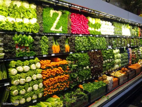 2832vegetable-display-art-groce